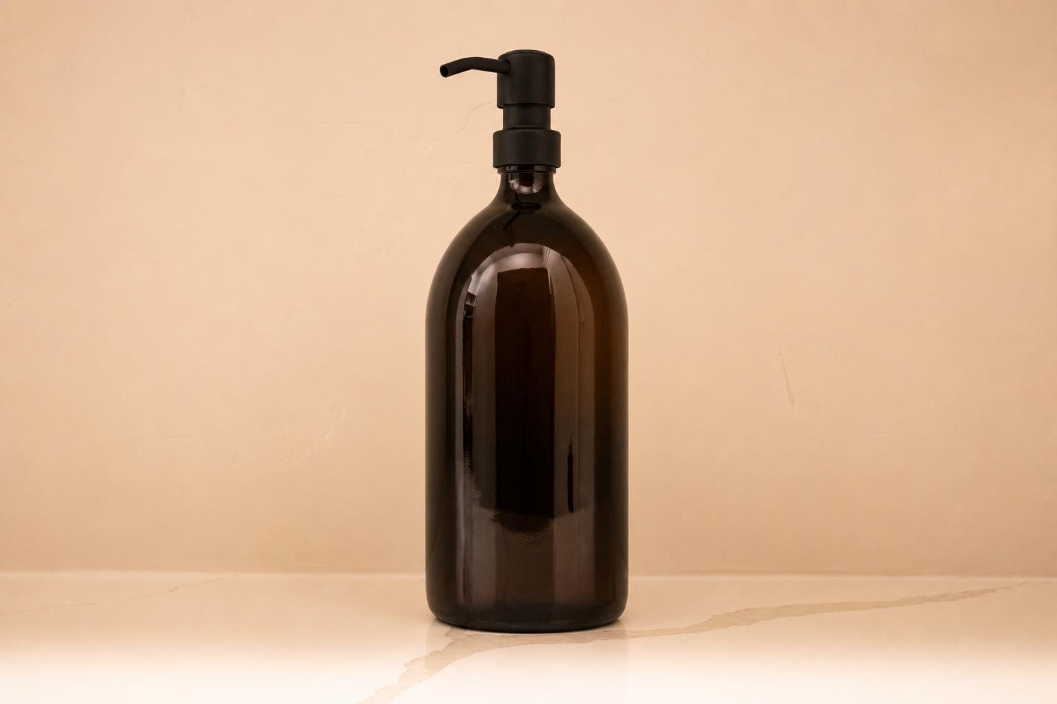 32 oz refillable amber glass bottle, matte black pump
