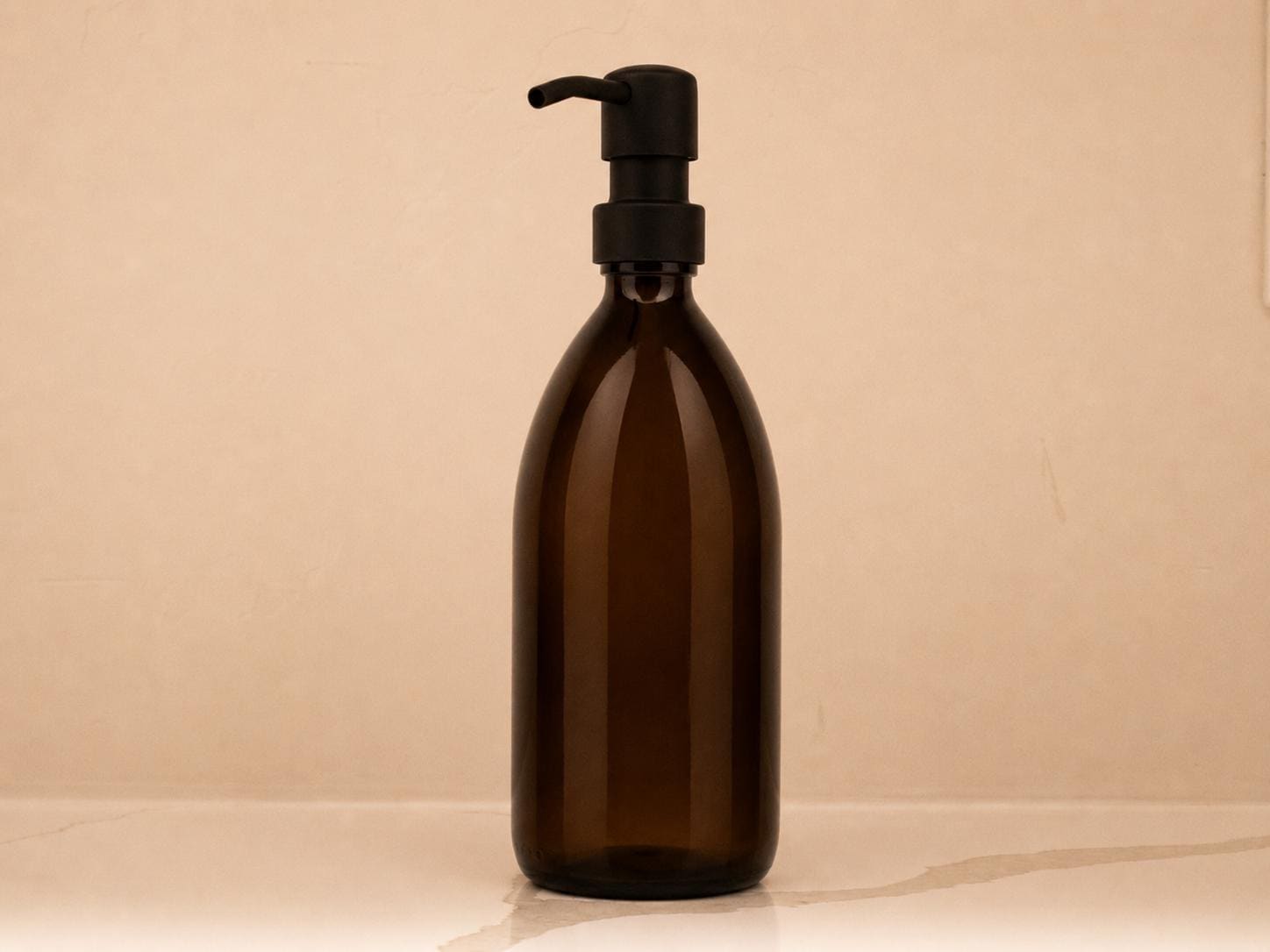 16 oz refillable amber glass bottle, matte black pump